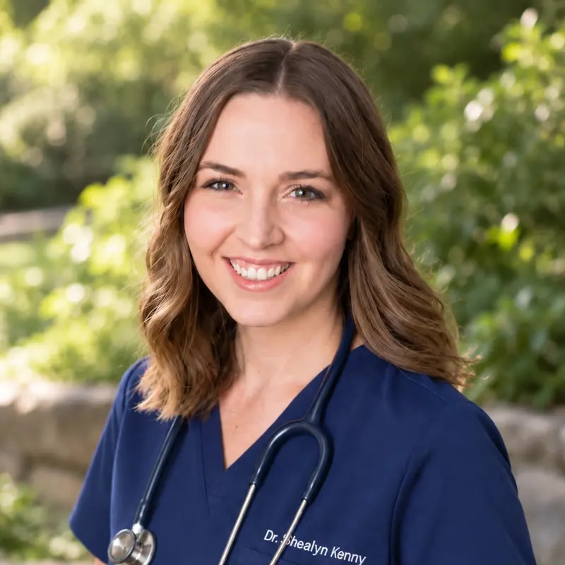 Dr. Shealyn Kenny, veterinarian at Senior Pet Vet